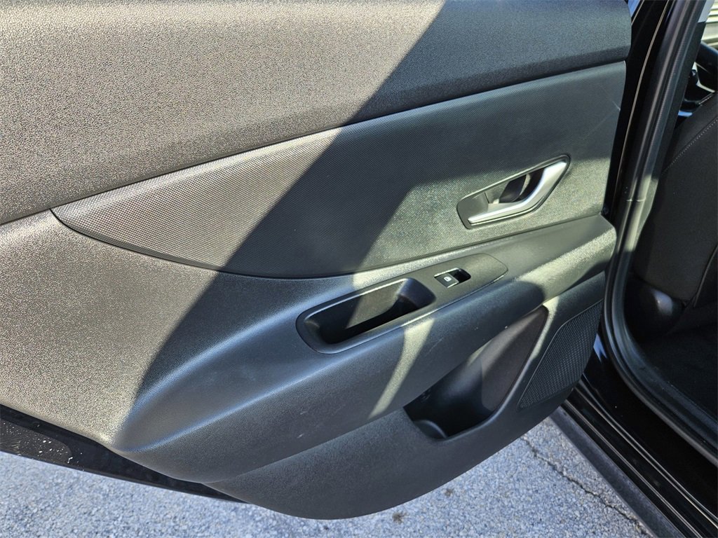 Used 2023 Hyundai Elantra Blue image 25