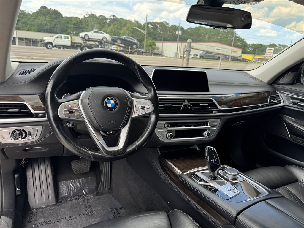 Used 2020 BMW 740i RWD image 10