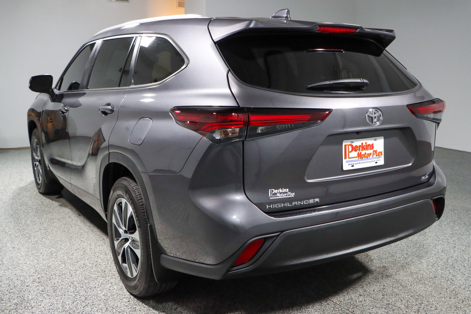 Used 2024 Toyota Highlander XLE image 9