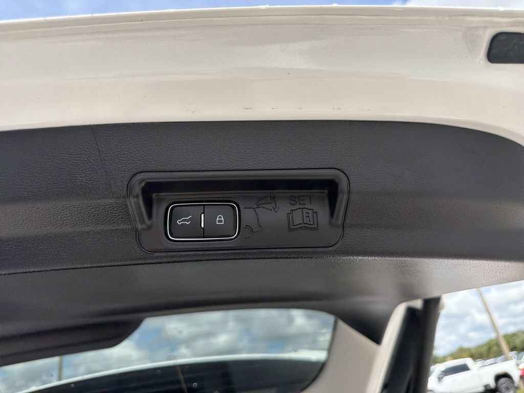 Used 2025 Ford Explorer Active RWD image 12