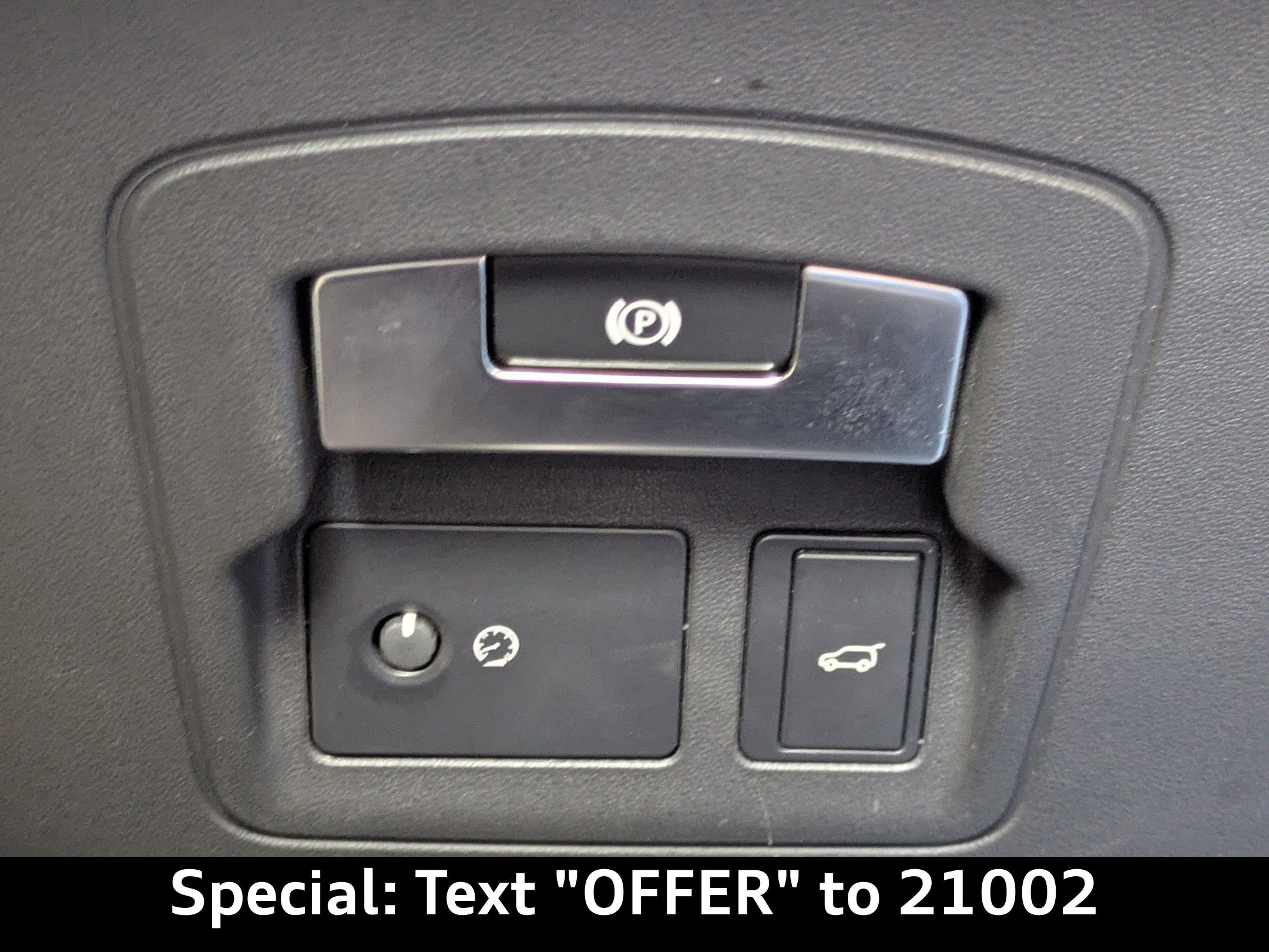 Used 2019 Land Rover Range Rover Velar R-Dynamic SE image 28