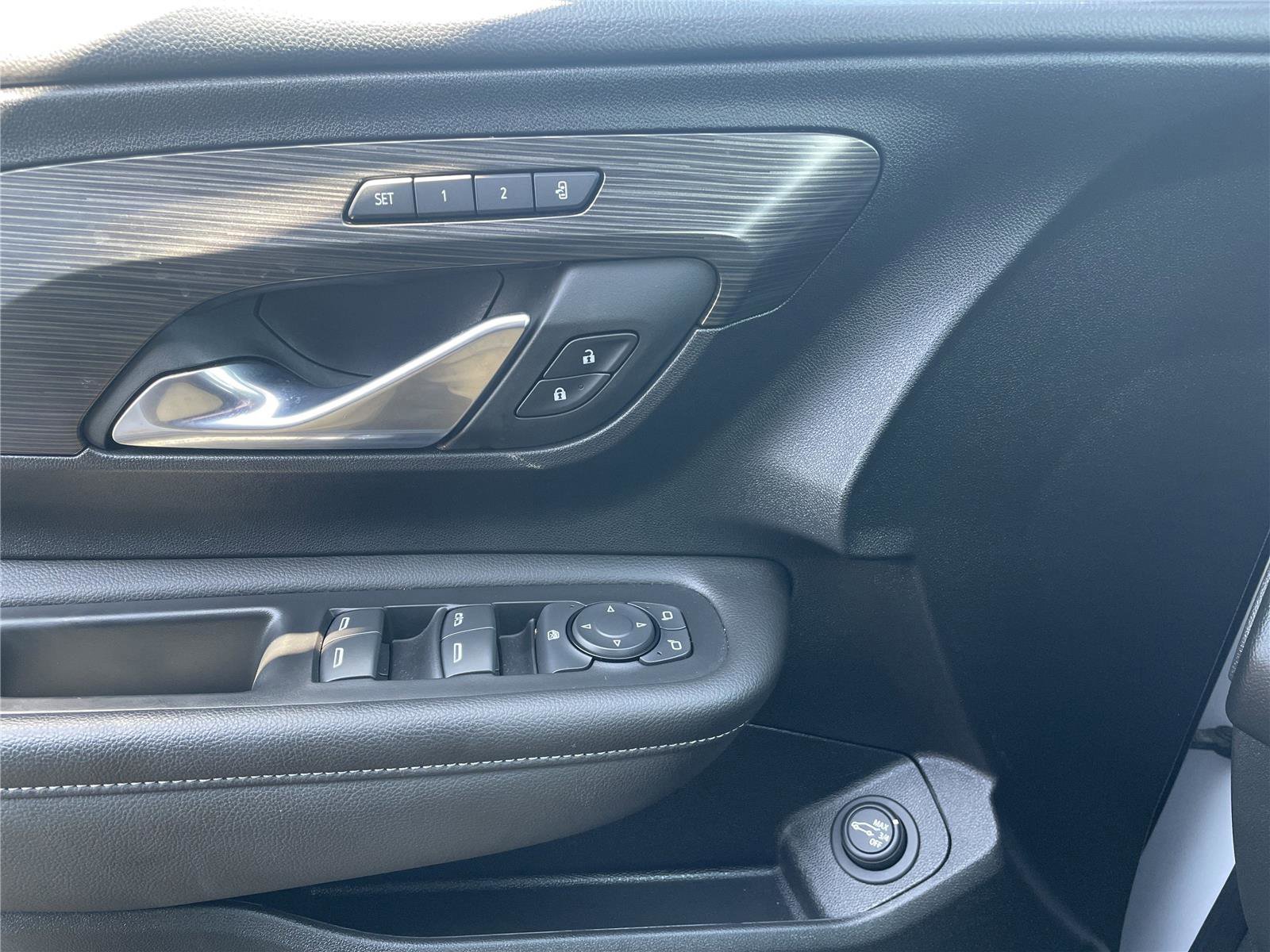 Used 2022 GMC Terrain SLT w/ Infotainment Package II AWD/4WD image 10