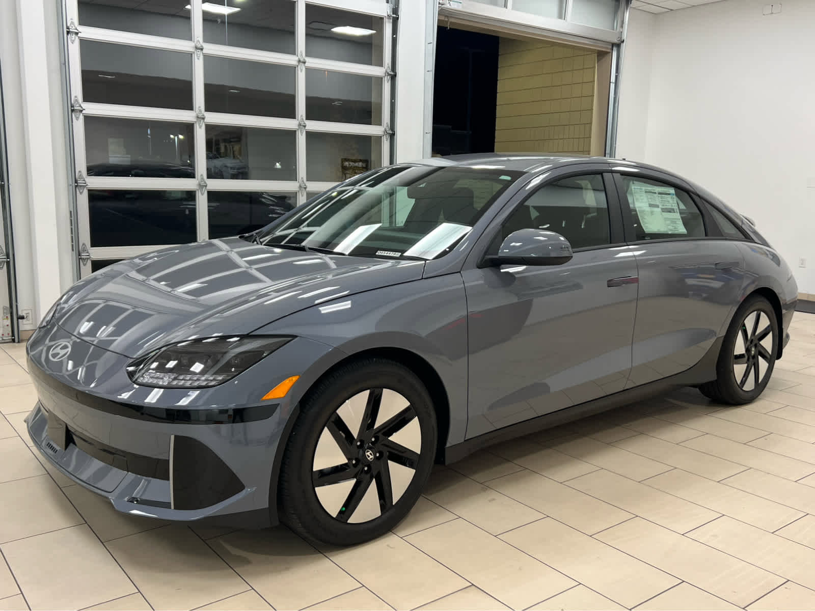 New 2025 Hyundai Ioniq 6 SE image 1