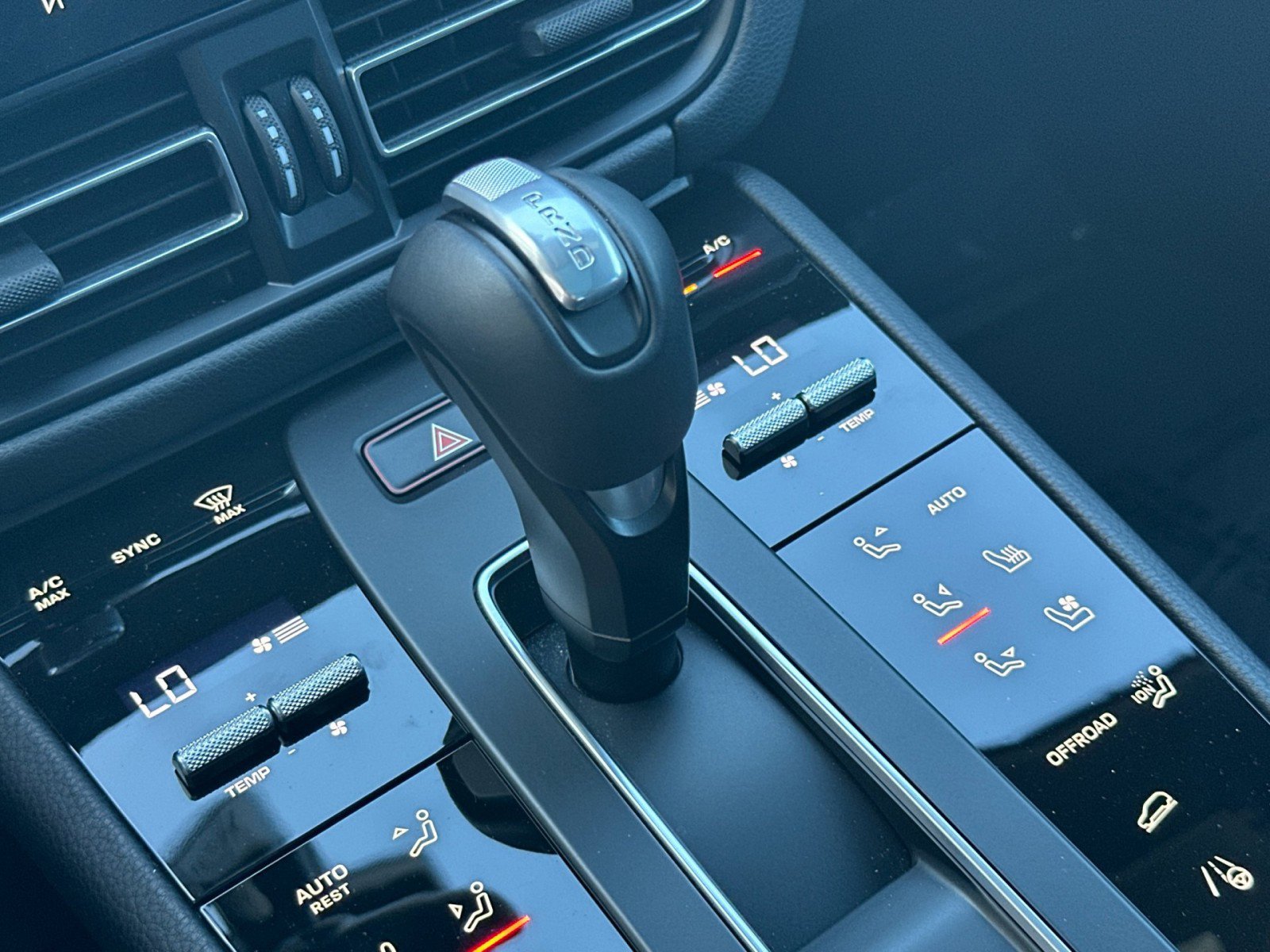 Certified 2025 Porsche Macan image 22