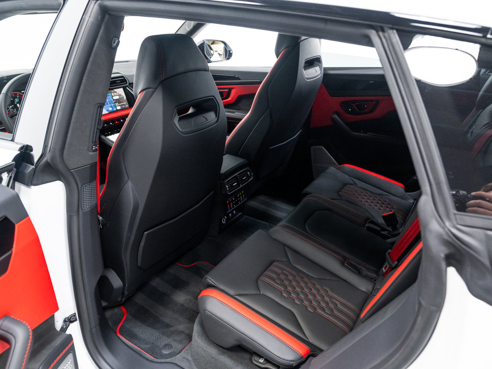 Used 2025 Lamborghini Urus SE AWD/4WD image 47