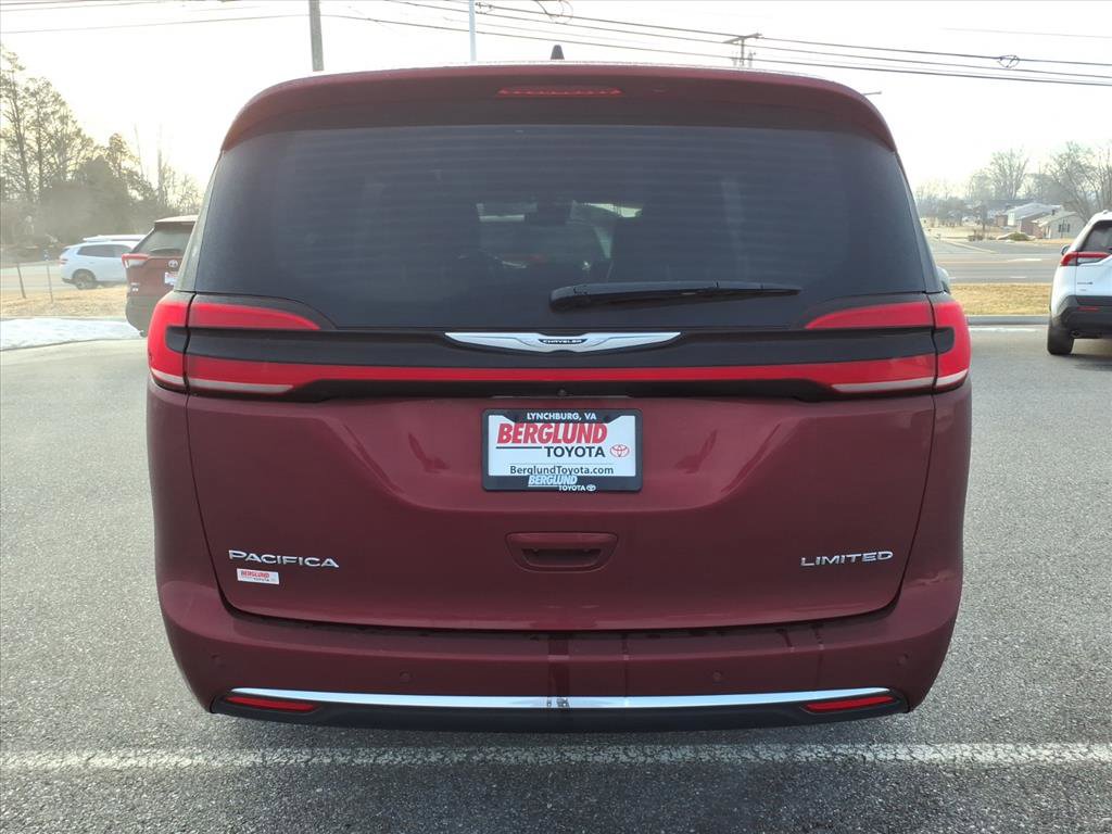 Used 2023 Chrysler Pacifica Limited image 12