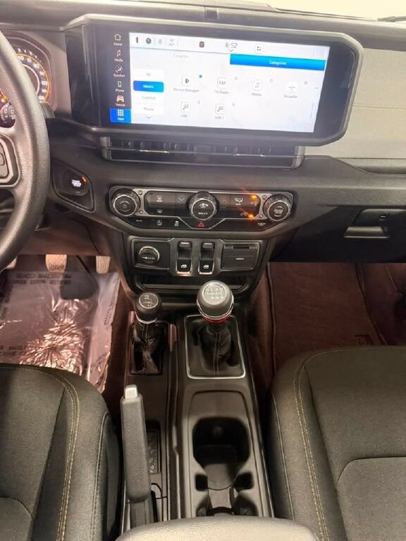 Used 2025 Jeep Wrangler Sport AWD/4WD image 28