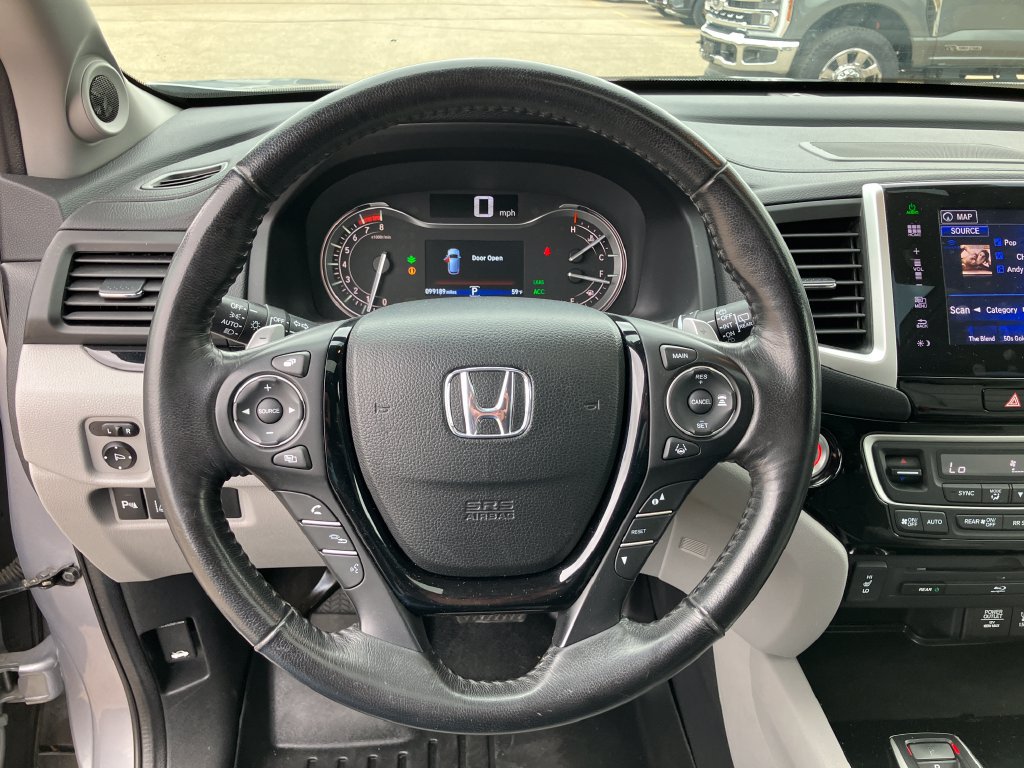 Used 2016 Honda Pilot Touring image 11