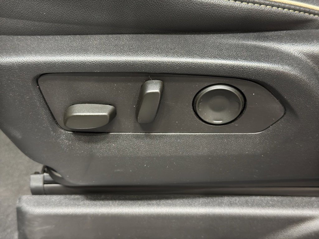 Used 2024 Chevrolet Suburban Premier image 16