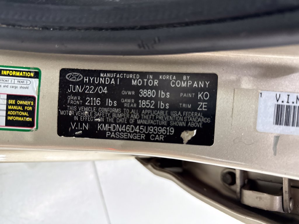 Used 2005 Hyundai Elantra Sedan FWD image 22