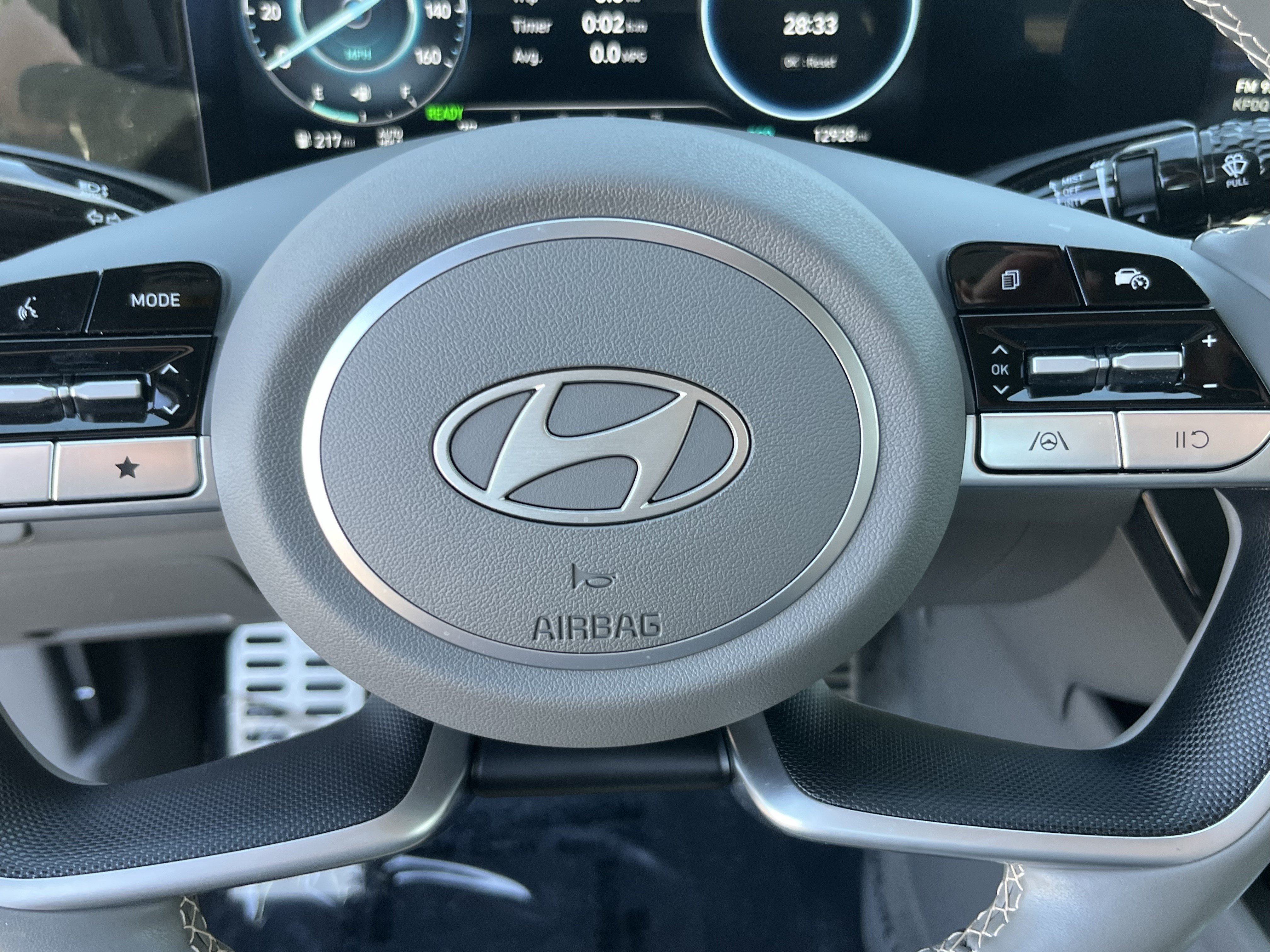 Certified 2025 Hyundai Elantra Hybrid FWD image 19
