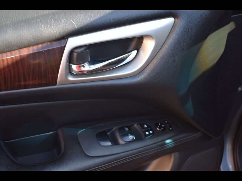 Used 2015 Nissan Pathfinder Platinum AWD/4WD image 19