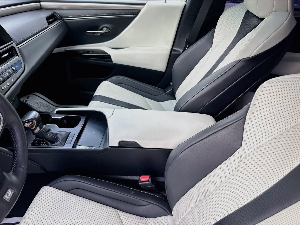 Used 2023 Lexus ES 350 F Sport w/ Accessory Package (Z1) FWD image 26