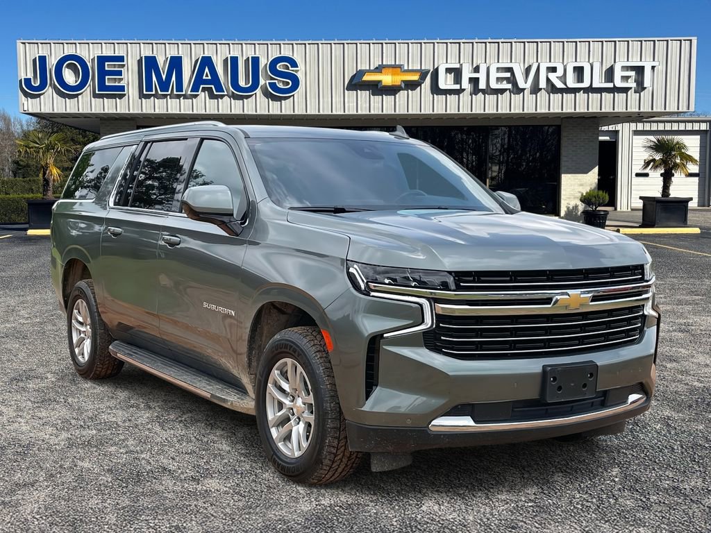 Used 2023 Chevrolet Suburban LT image 4