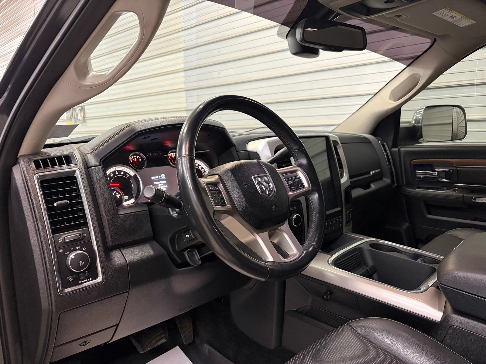 Used 2017 RAM 3500 Laramie AWD/4WD image 12