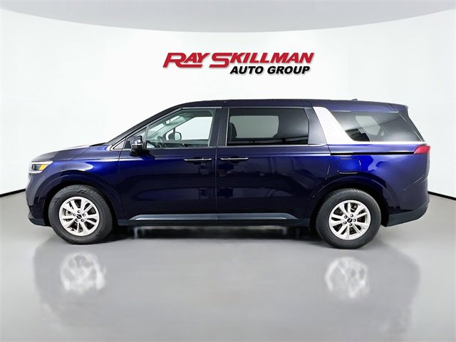 Used 2024 Kia Carnival LX image 4