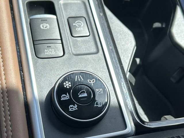 Used 2024 Nissan Pathfinder Platinum w/ Cargo Package image 34