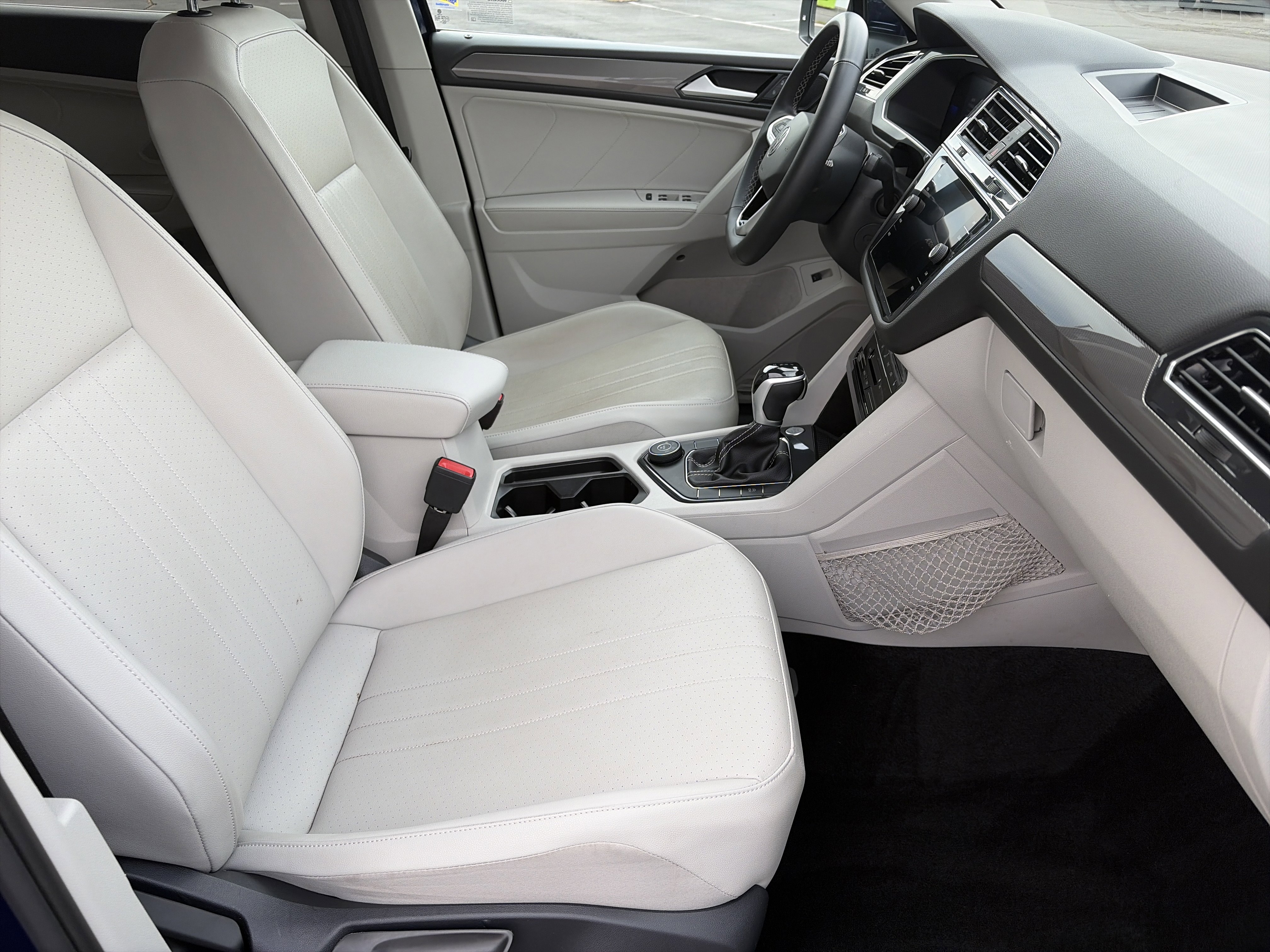 Used 2022 Volkswagen Tiguan SE image 28