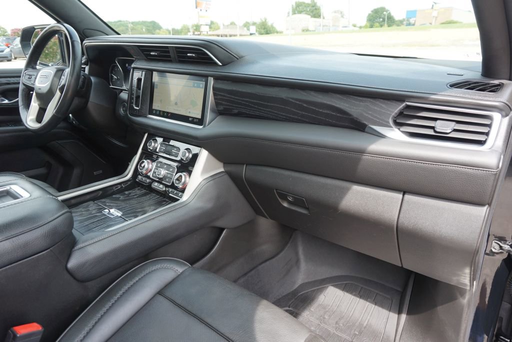 Used 2021 GMC Yukon Denali w/ Denali Premium Package image 36