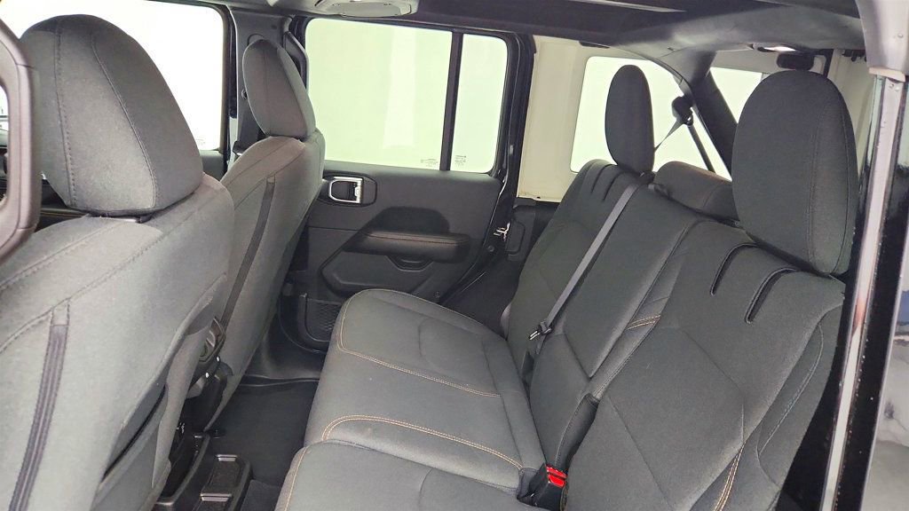 Used 2025 Jeep Wrangler Unlimited Sahara w/ Safety Group image 21