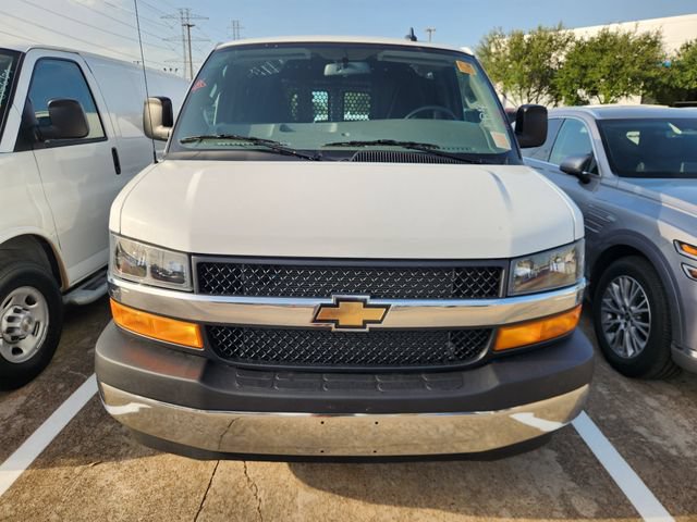 Used 2025 Chevrolet Express 2500 w/ Driver Convenience Package RWD image 2