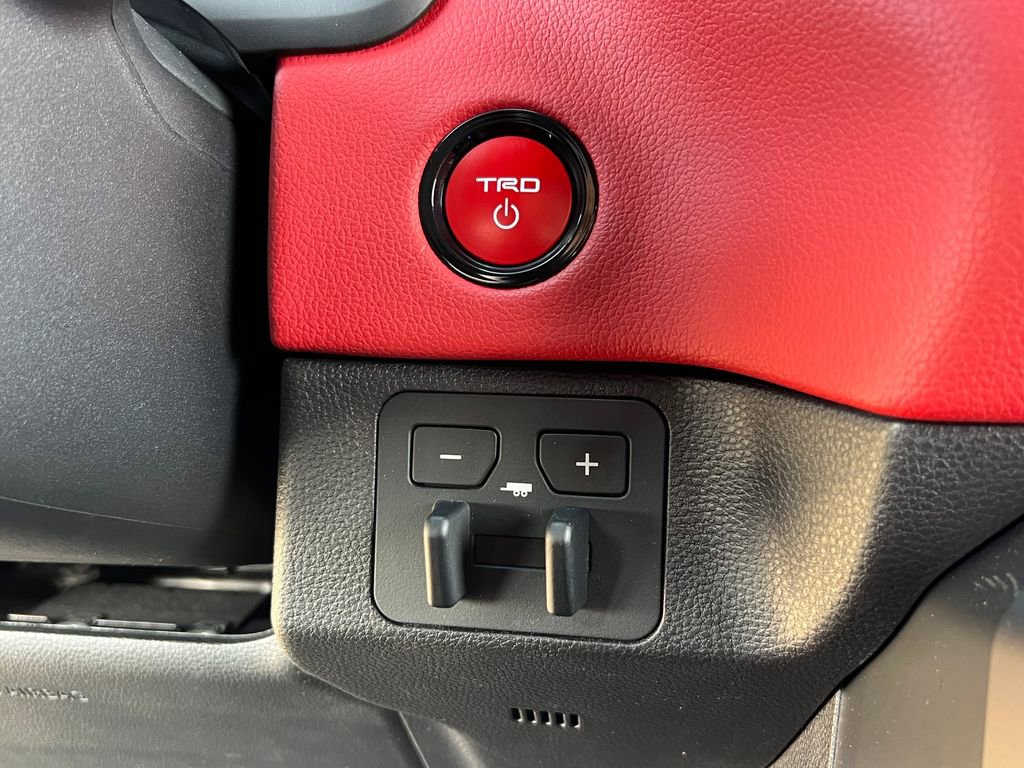 Used 2025 Toyota Tundra TRD Pro AWD/4WD image 32