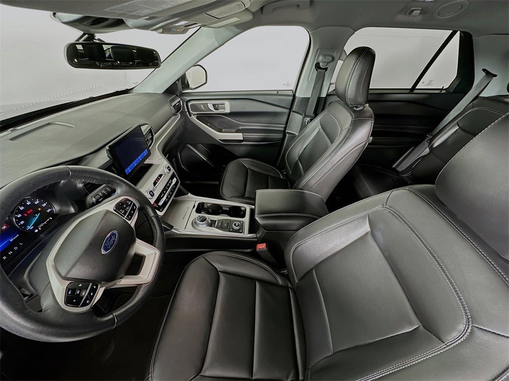 Used 2024 Ford Explorer XLT w/ Equipment Group 202A image 11