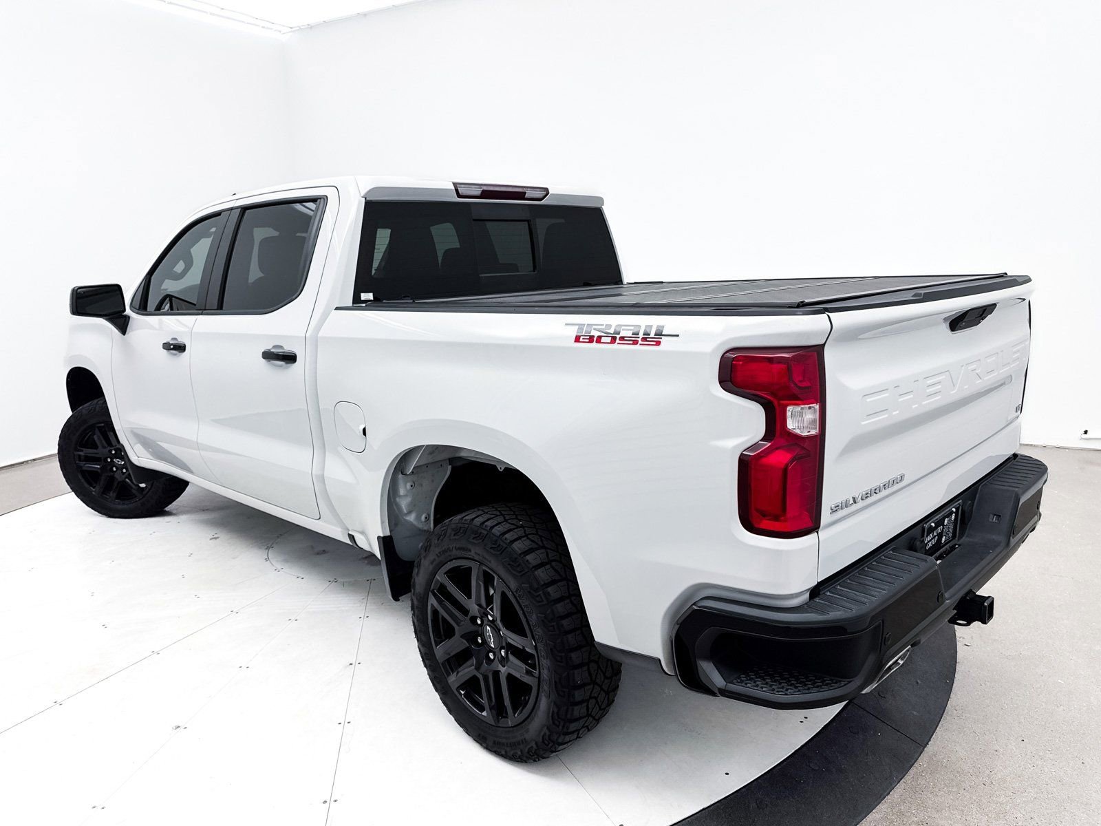 Used 2021 Chevrolet Silverado 1500 LT Trail Boss w/ Convenience Package II image 2