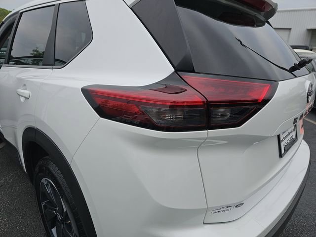 Used 2025 Nissan Rogue SV image 35