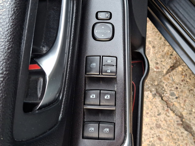 Used 2016 Toyota Camry SE FWD image 22