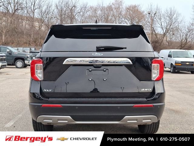 Used 2023 Ford Explorer XLT w/ Equipment Group 202A image 6
