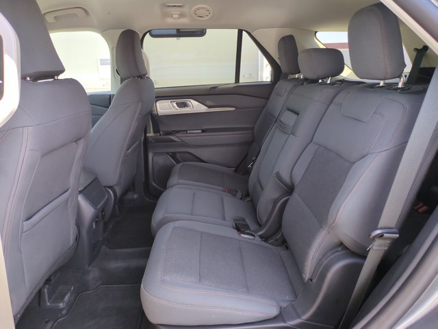 Used 2025 Ford Explorer Active AWD/4WD image 18