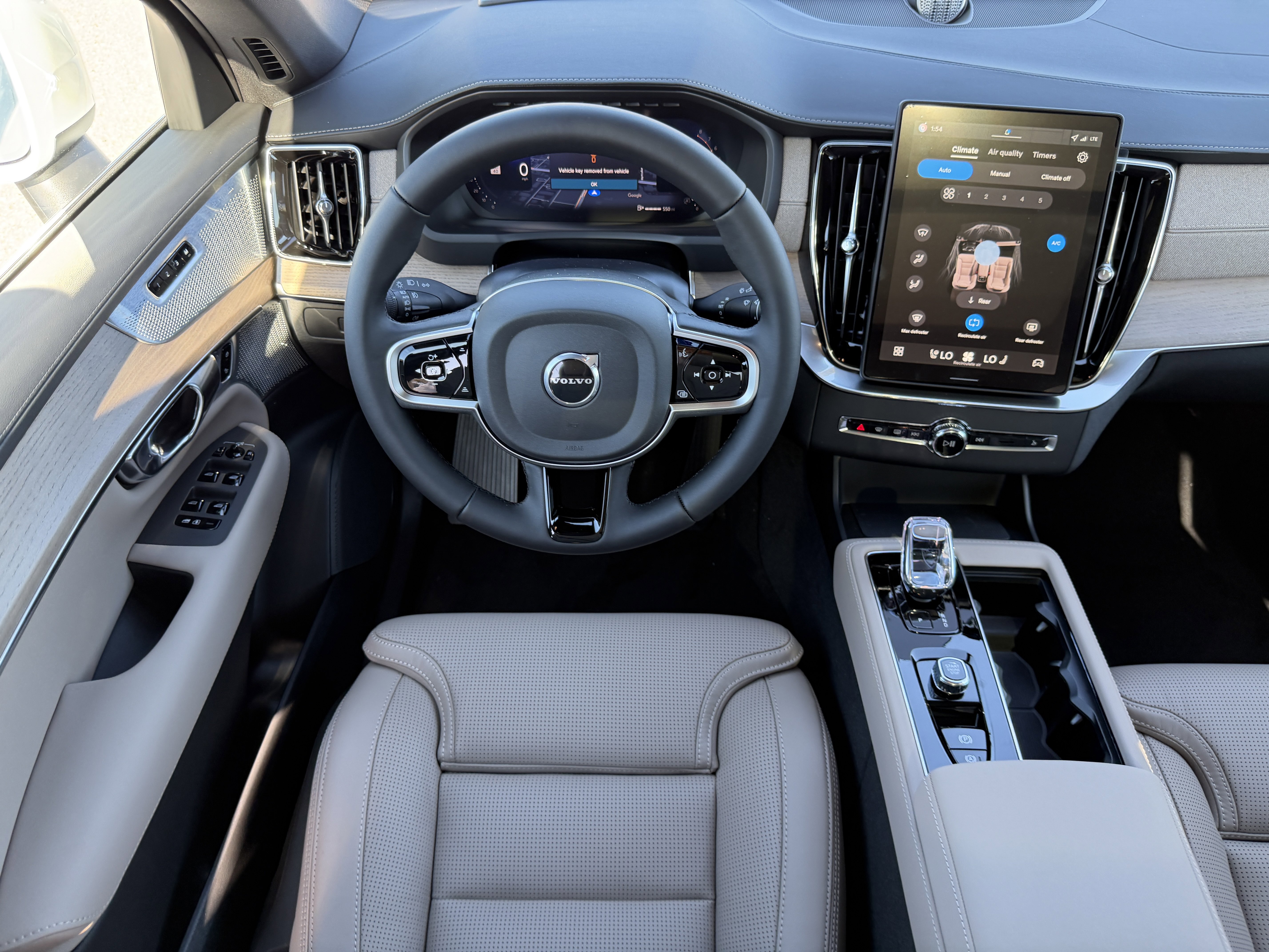 New 2026 Volvo XC90 B5 Ultra image 13