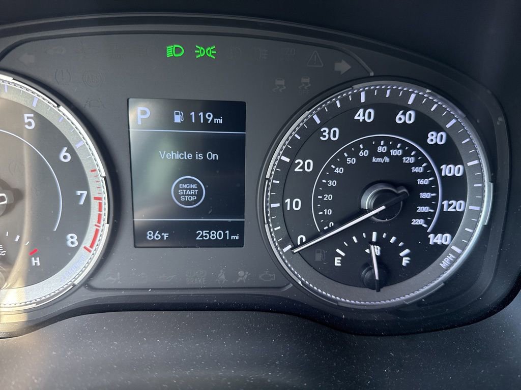 Used 2022 Hyundai Venue Limited image 7