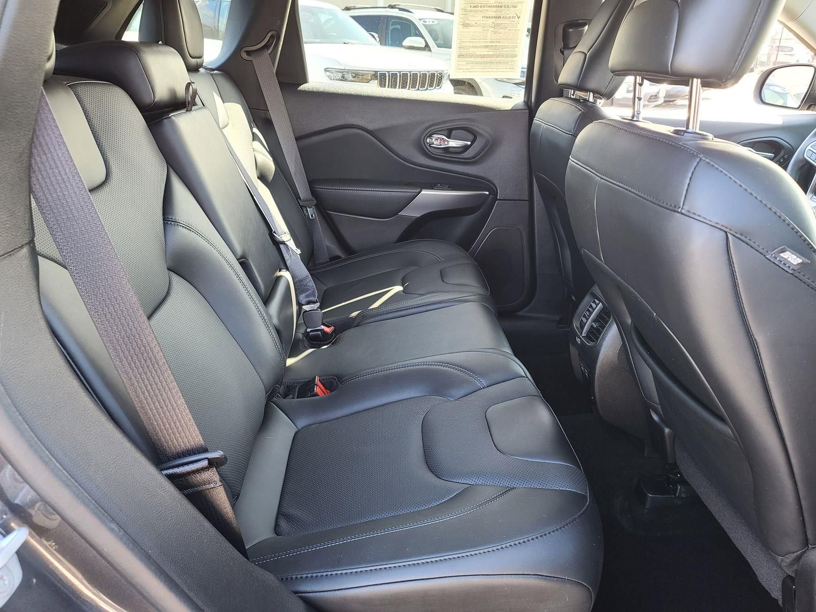 Used 2022 Jeep Cherokee Limited image 18