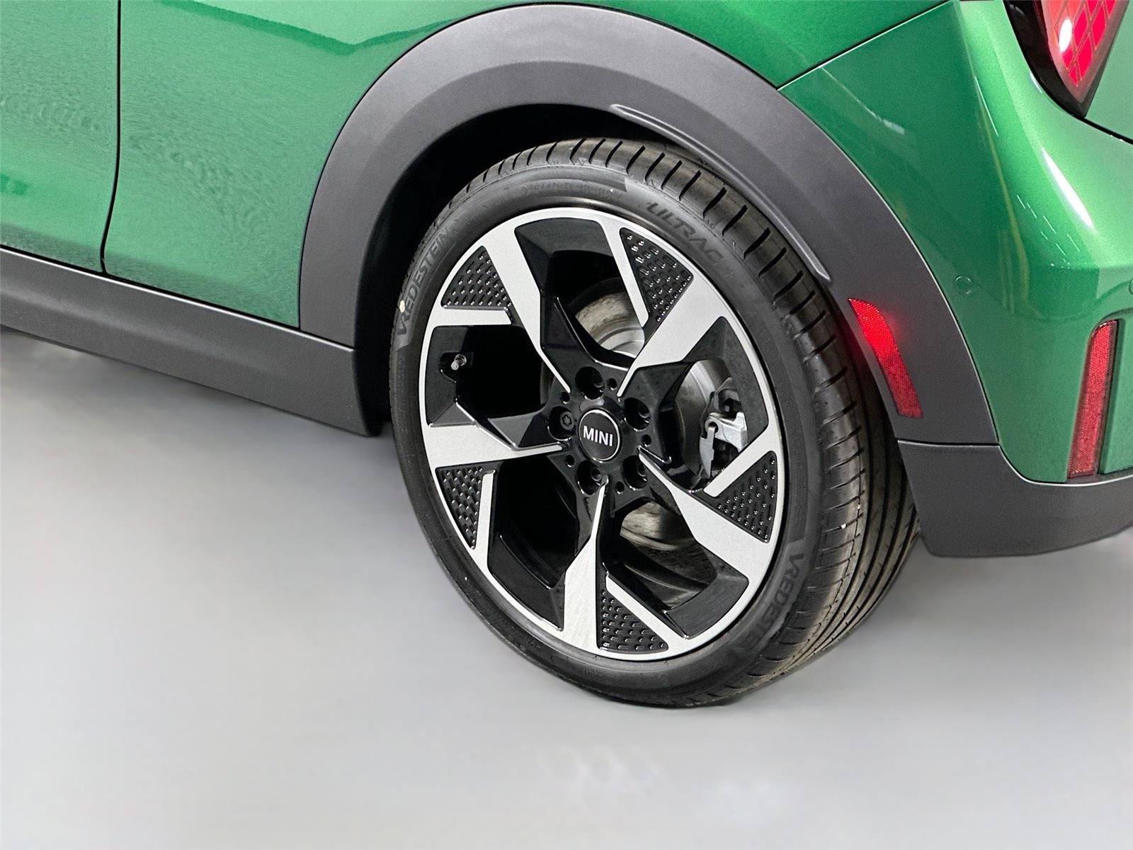 Used 2025 MINI Cooper S FWD image 26