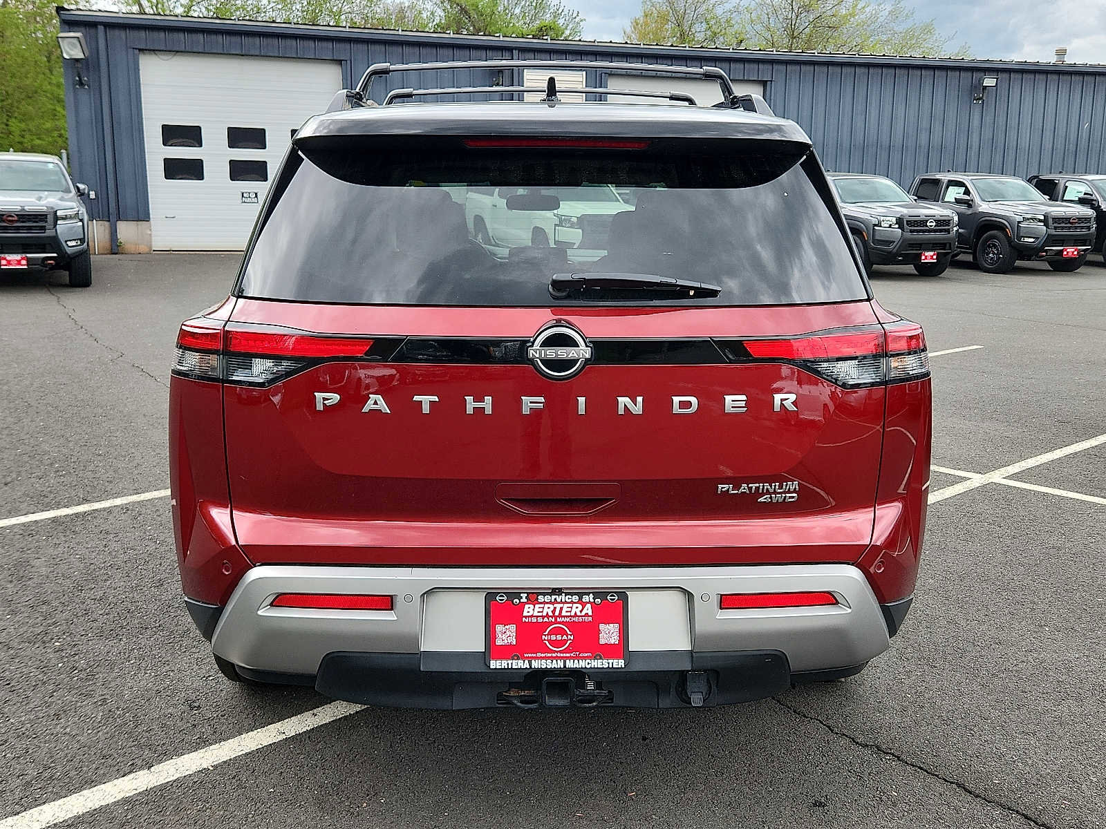 Used 2022 Nissan Pathfinder Platinum w/ Cargo Package AWD/4WD image 5