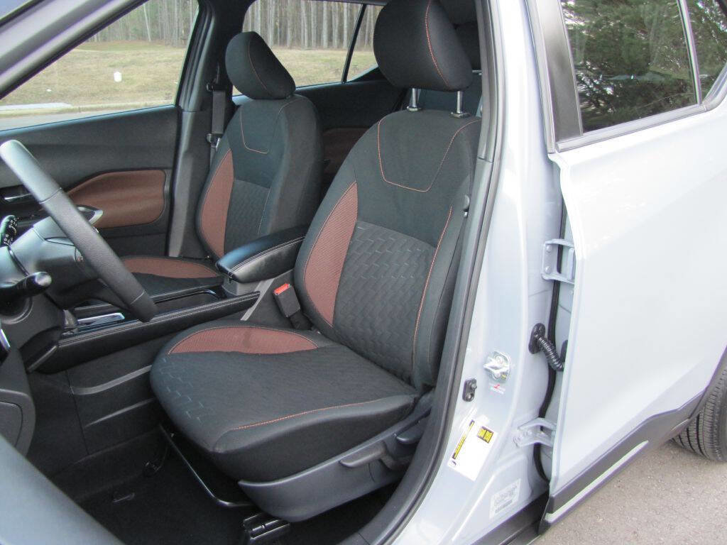 Used 2024 Nissan Kicks SR image 15