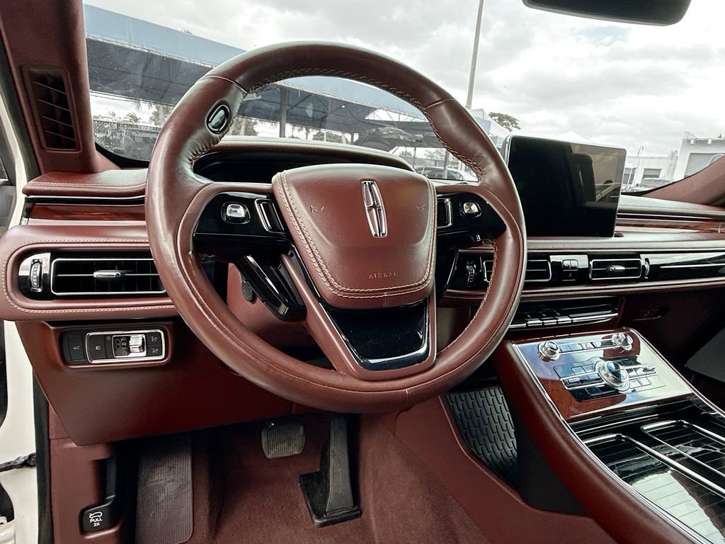 Used 2023 Lincoln Aviator Black Label w/ Jet Package image 12