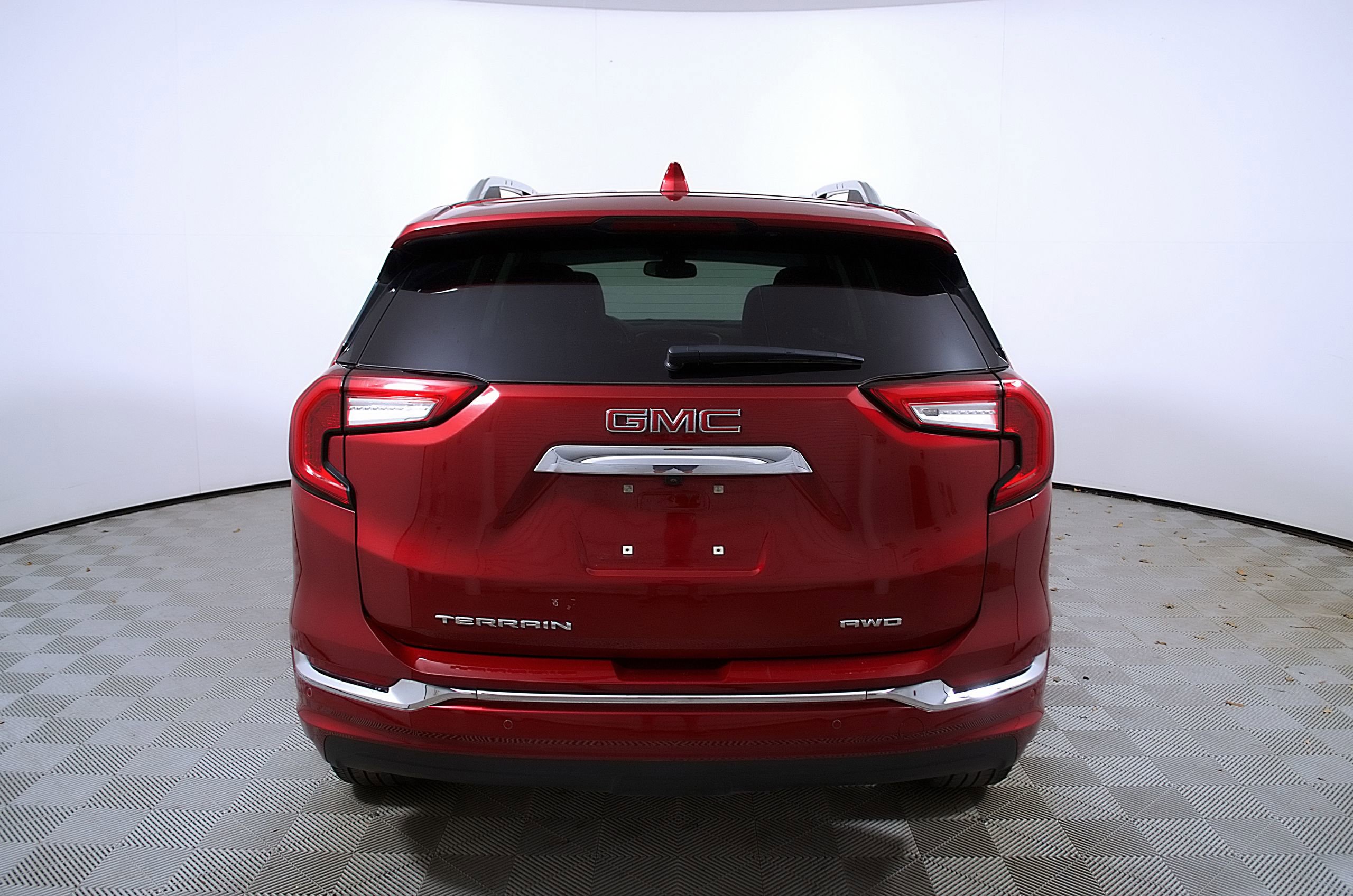 Used 2024 GMC Terrain Denali w/ Denali Premium Package AWD/4WD image 8