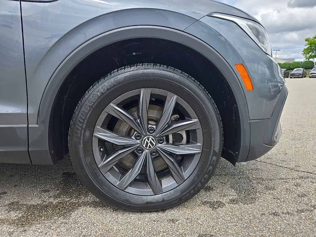 Used 2022 Volkswagen Tiguan SE AWD/4WD image 12
