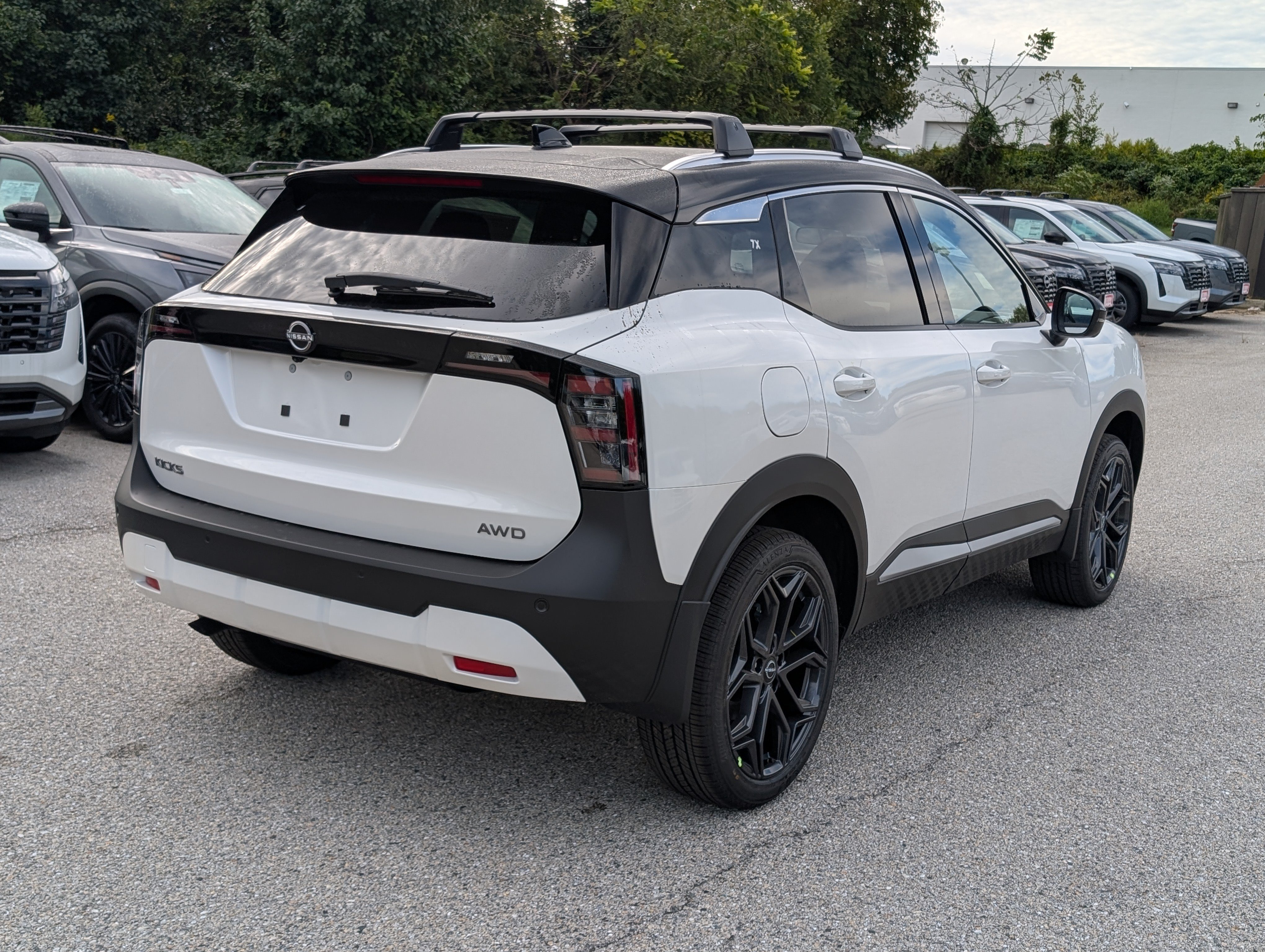 New 2027 Nissan Kicks SR AWD/4WD image 3