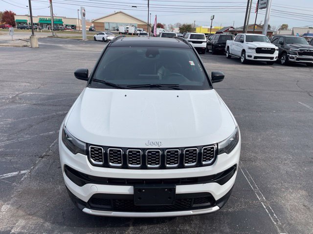 Used 2025 Jeep Compass Limited w/ Elite Group AWD/4WD image 4