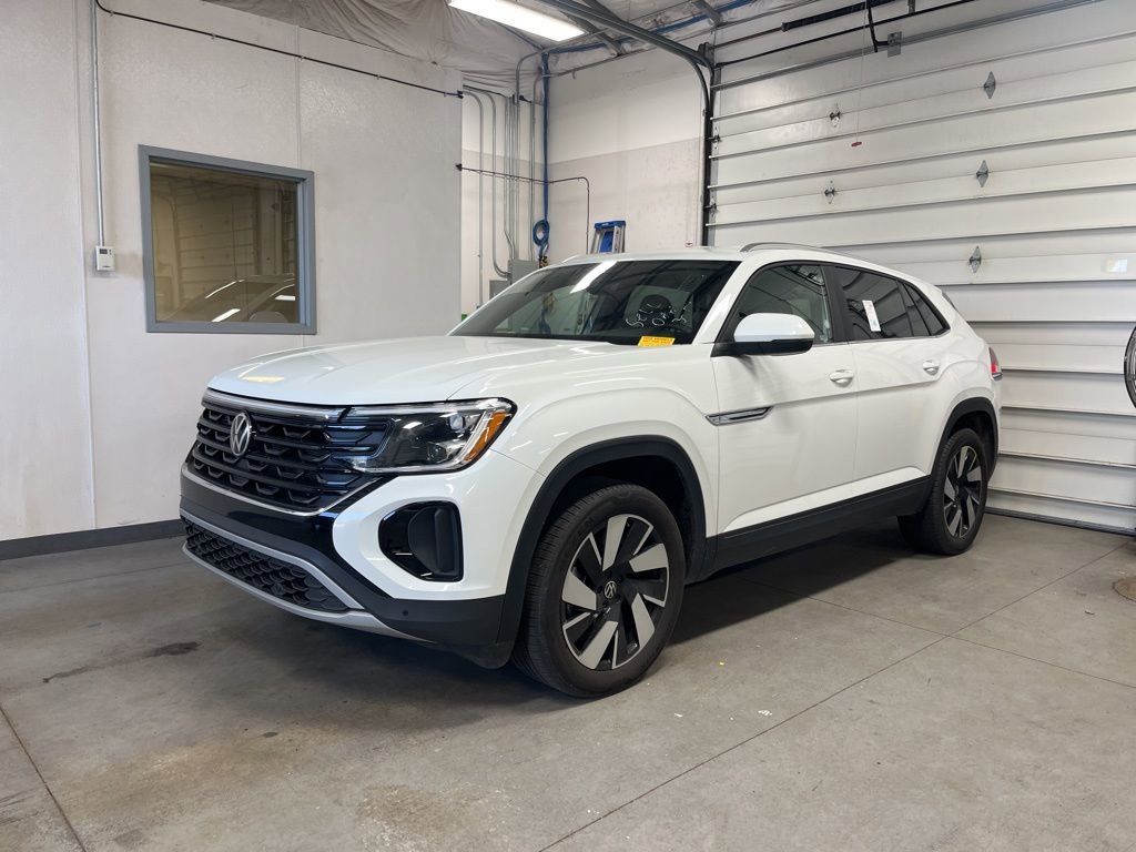 Used 2025 Volkswagen Atlas Cross Sport SE image 1