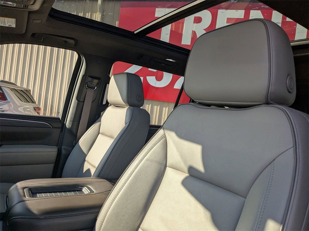 Certified 2024 GMC Yukon XL SLT w/ SLT Luxury Package image 12