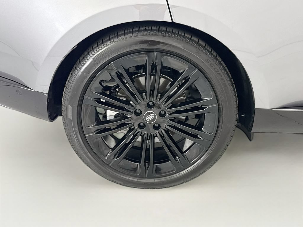 Certified 2025 Land Rover Range Rover SE AWD/4WD image 32