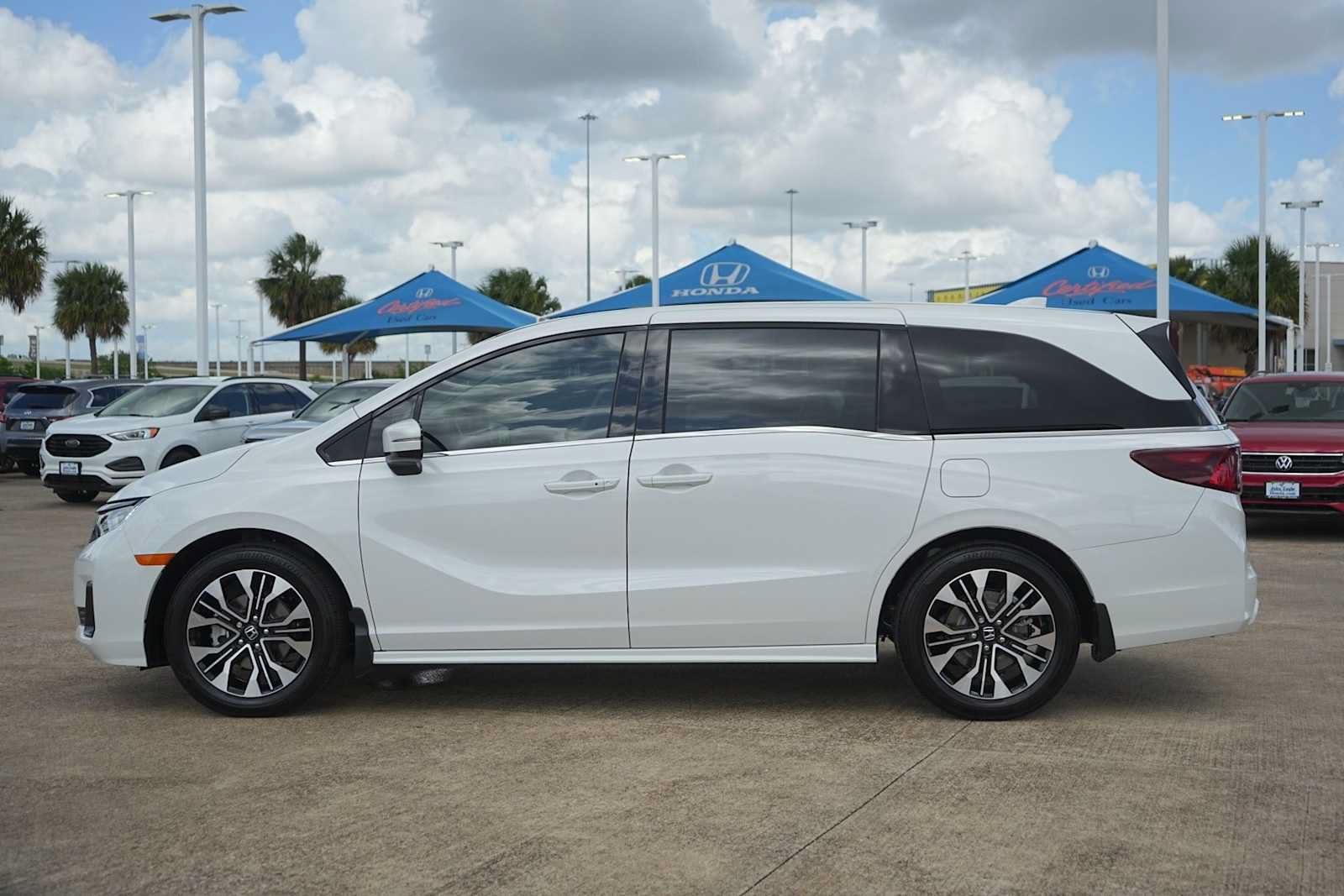 Used 2026 Honda Odyssey Elite image 3