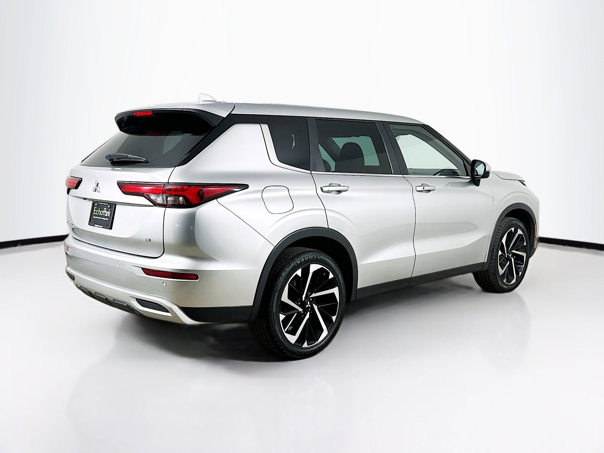 Used 2023 Mitsubishi Outlander SE image 9