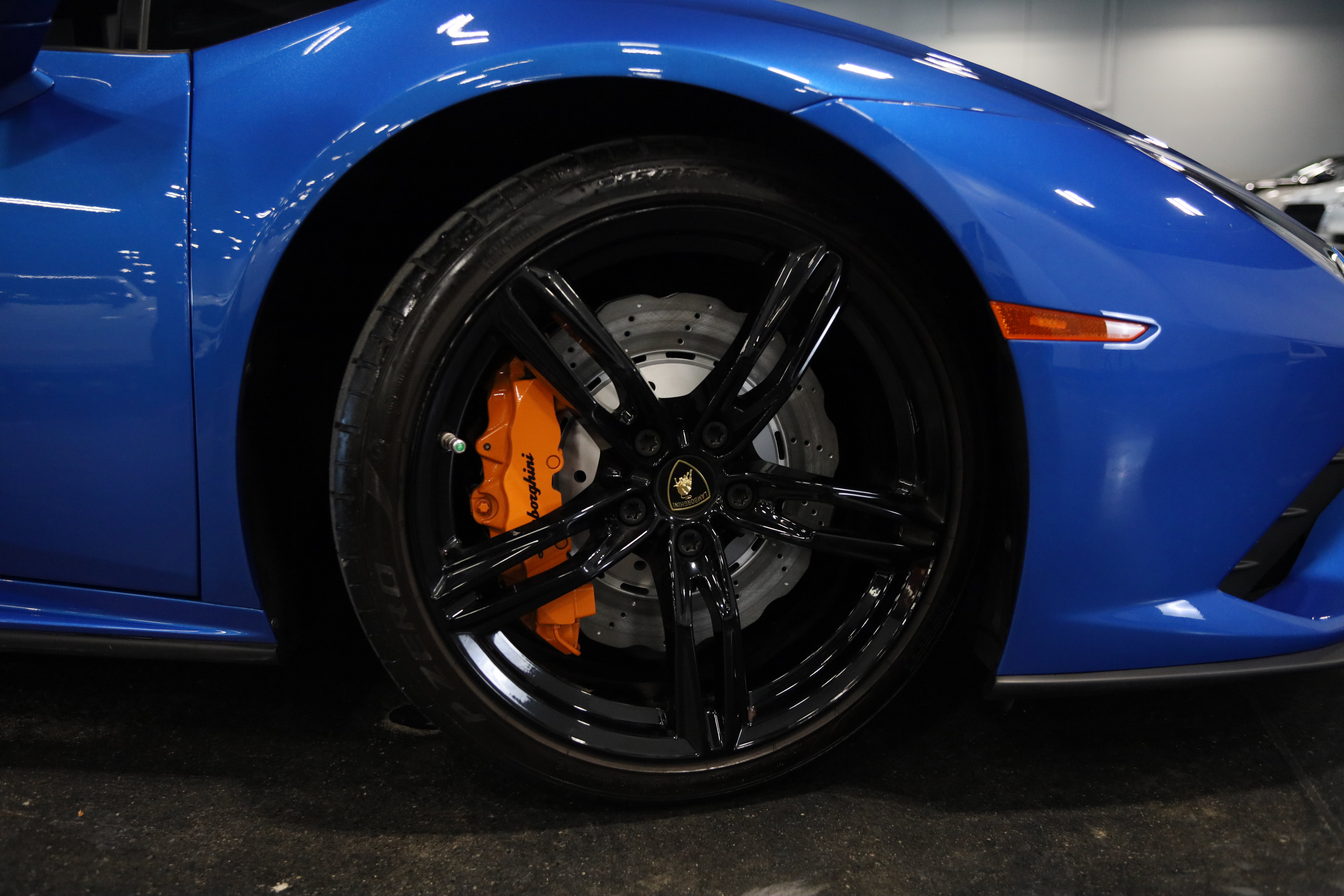 Used 2020 Lamborghini Huracan EVO RWD image 9