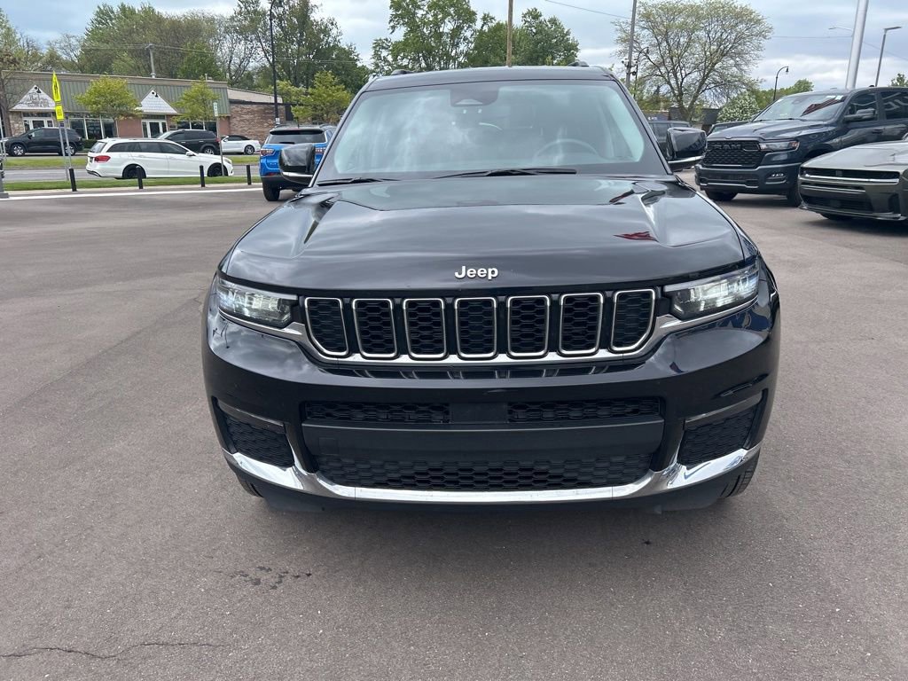 Used 2023 Jeep Grand Cherokee L Limited AWD/4WD image 2